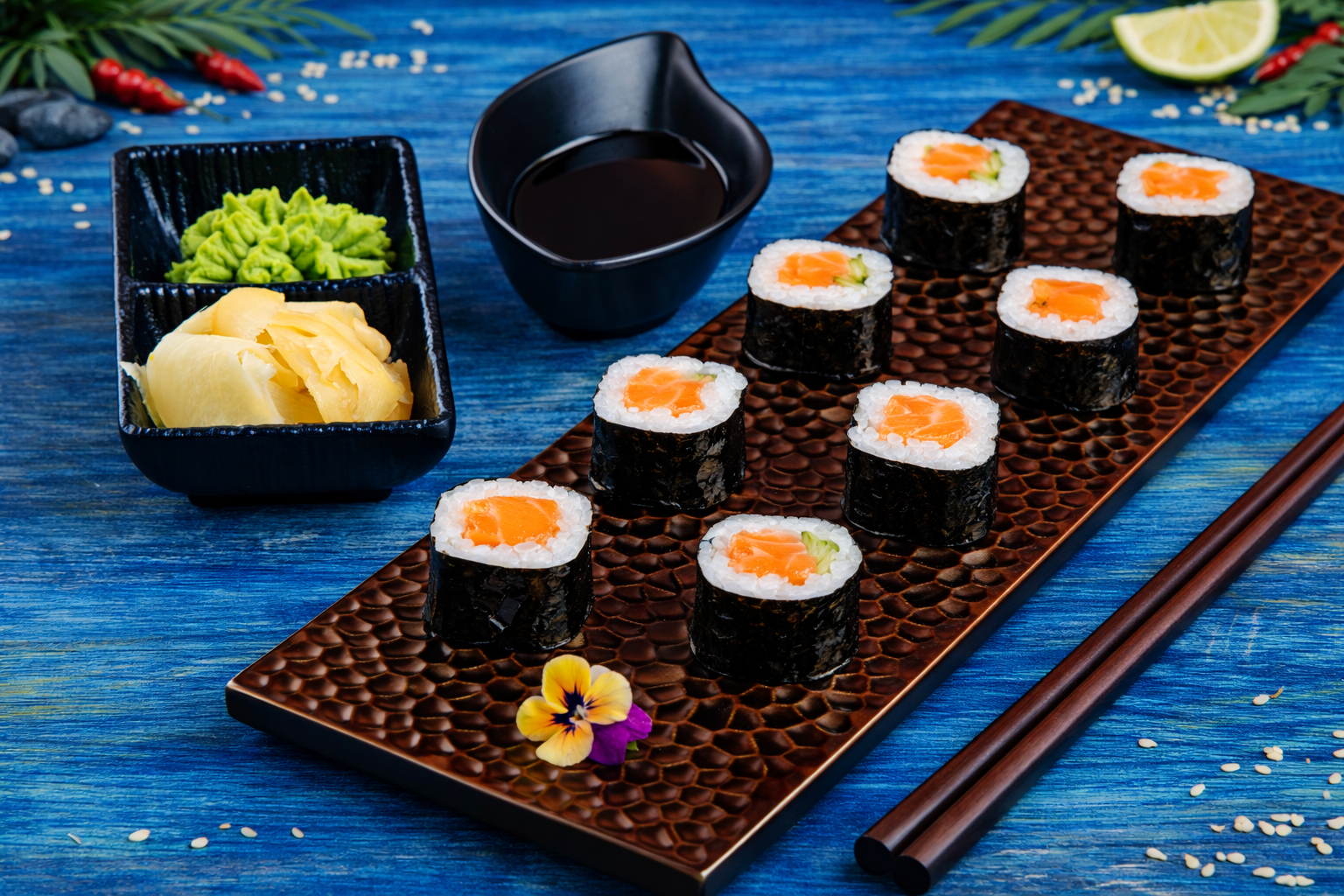 Ролл с копченным лососем