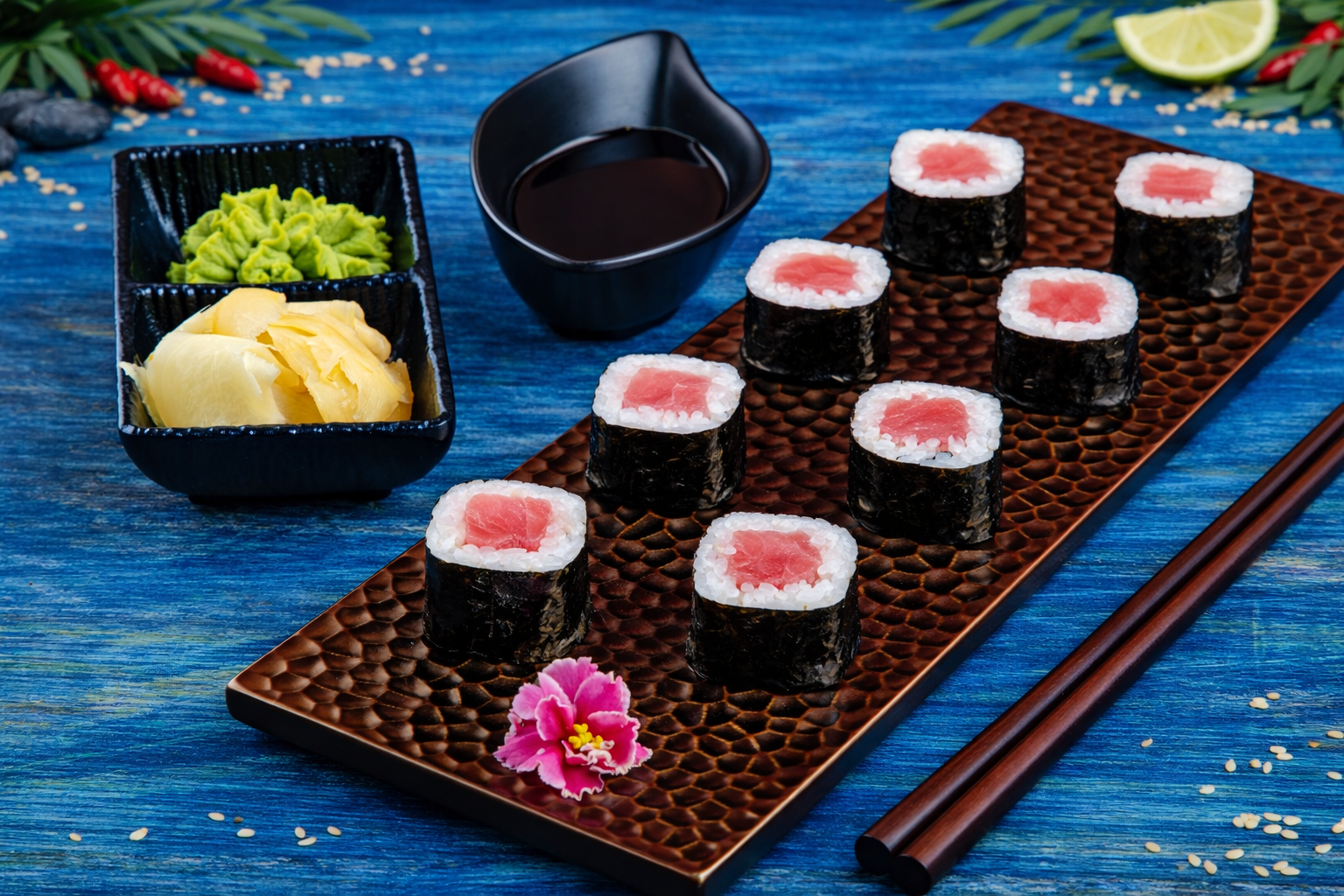 Ролл с тунцом