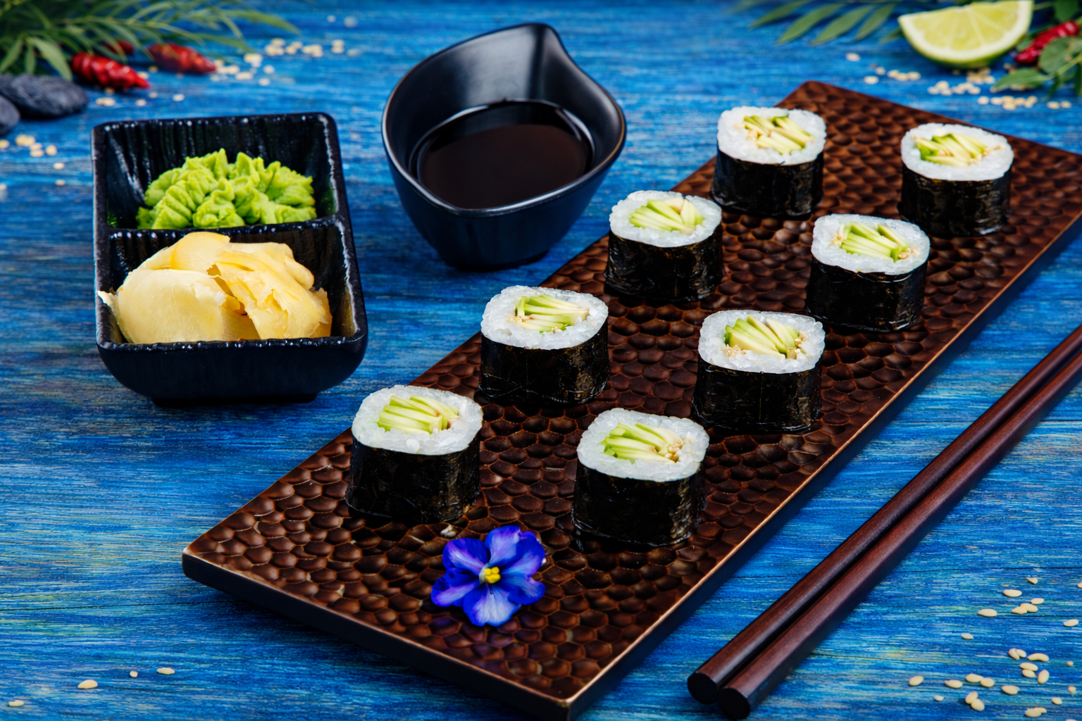 Ролл с авокадо