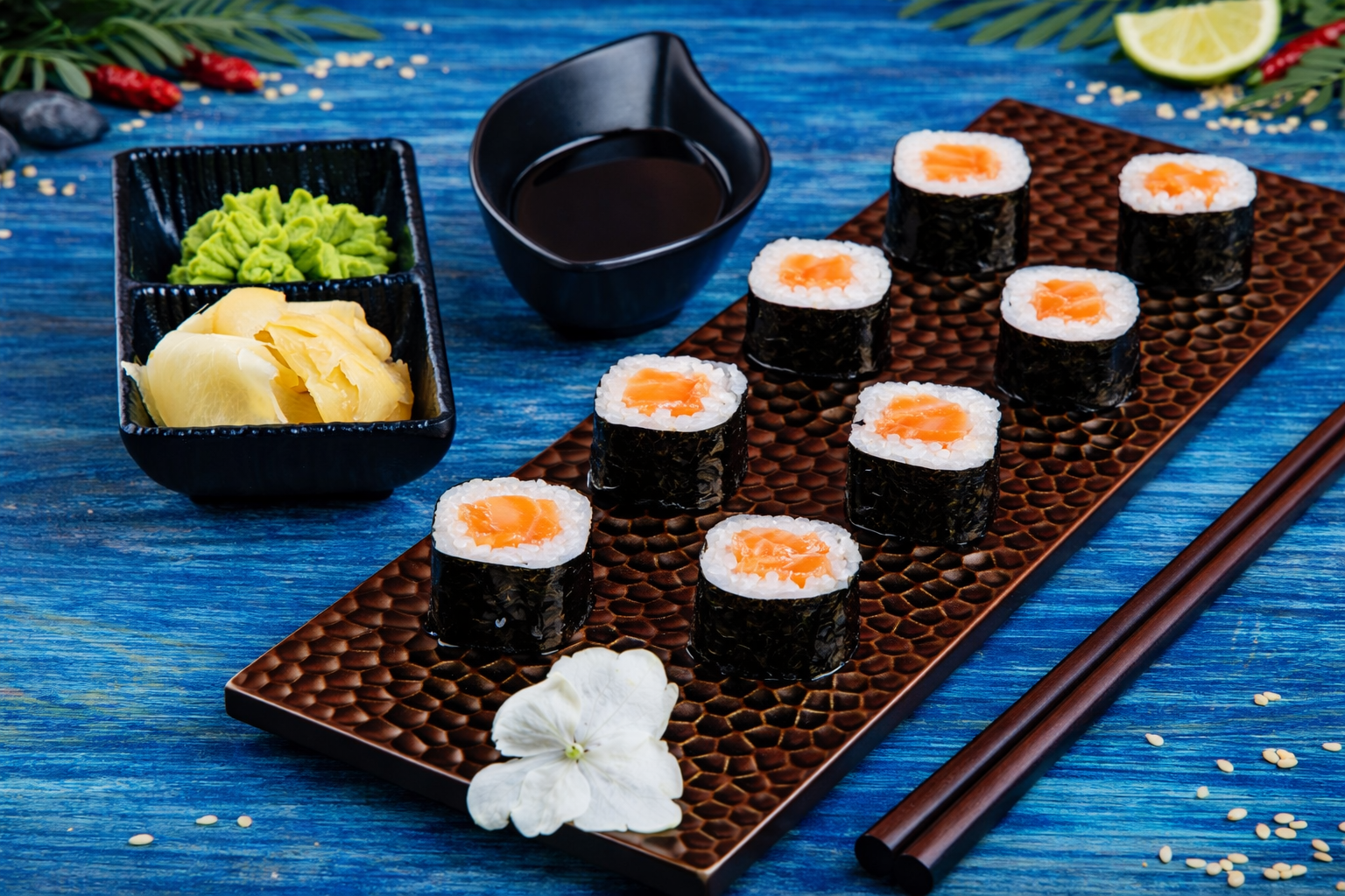 Ролл с лососем